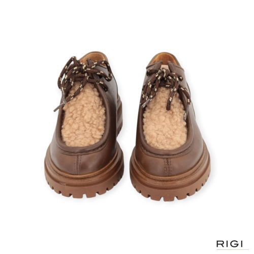 CTWLK Elias veterschoen in taupe leer met wol voor dames. CTWLK Elias veterschoen in taupe leer met wol voor dames.