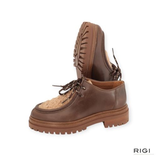 CTWLK Elias veterschoen in taupe leer met wol voor dames. CTWLK Elias veterschoen in taupe leer met wol voor dames.