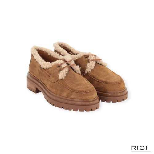 Catwalk, CTWLK Eline veterschoen in cognac suède met wol voor dames. Catwalk, CTWLK Eline veterschoen in cognac suède met wol voor dames.