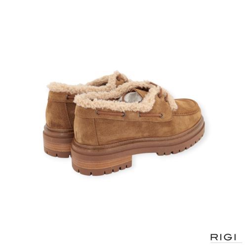 Catwalk, CTWLK Eline veterschoen in cognac suède met wol voor dames. Catwalk, CTWLK Eline veterschoen in cognac suède met wol voor dames.