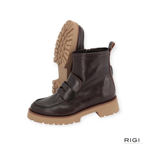 CTWLK Erika/I8 enkellaars in bruin leer voor dames. CTWLK Erika/I8 enkellaars in bruin leer voor dames.