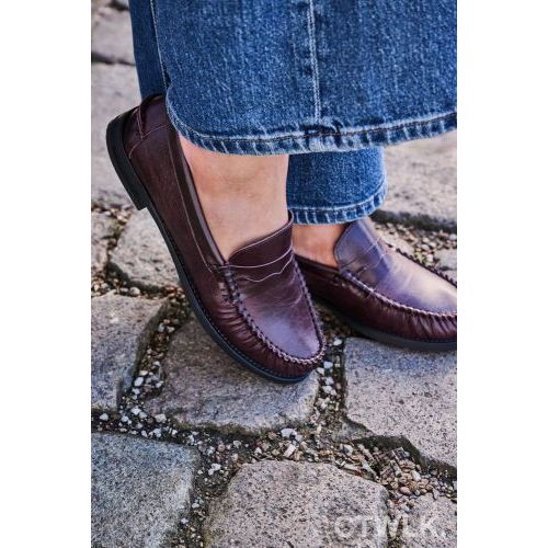 CTWLK, Catwalk Jenny mocassin in bordeaux leer voor dames. CTWLK, Catwalk Jenny mocassin in bordeaux leer voor dames.