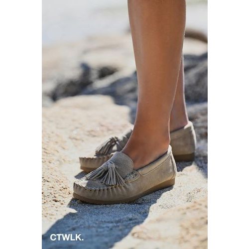Ctwlk Catwalk Pablito dames mocassin in het zand suede leer.