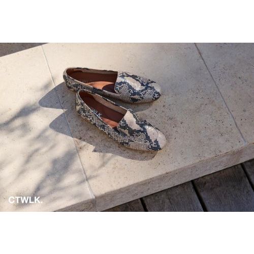 CTWLK Catwalk Ritacha M3 dames mocassin in nude pitton print. CTWLK Catwalk Ritacha M3 dames mocassin in nude pitton print.