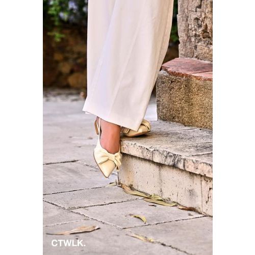 CTWLK Rocco W7 ballerina in off wit voor dames. CTWLK Rocco W7 ballerina in off wit voor dames.