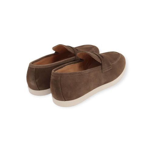 CTWLK Catwalk Stibault Q7 mocassin in taupe suède voor heren. CTWLK Catwalk Stibault Q7 mocassin in taupe suède voor heren.