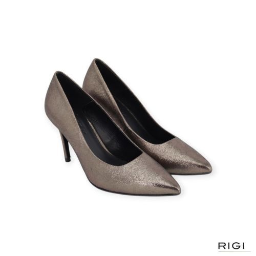 CTWLK Tabella/J6 pump in grijs metallic suède voor dames. CTWLK Tabella/J6 pump in grijs metallic suède voor dames.
