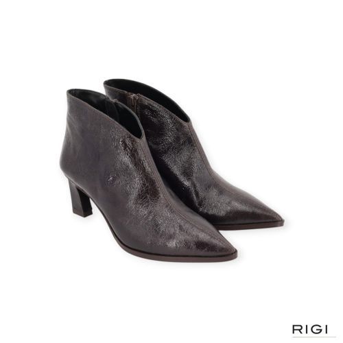 CTWLK Tephy D9 enkellaars in bruin craquele leer voor dames. CTWLK Tephy D9 enkellaars in bruin craquele leer voor dames.