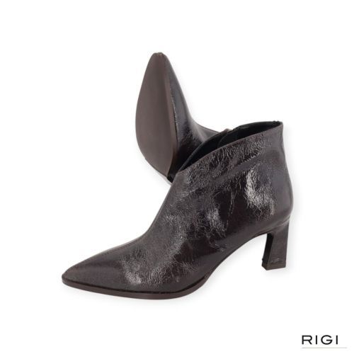 CTWLK Tephy D9 enkellaars in bruin craquele leer voor dames. CTWLK Tephy D9 enkellaars in bruin craquele leer voor dames.