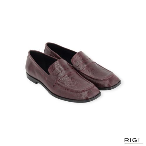 CTWLK Tevienne dames mocassin in bordeaux lak leer. CTWLK Tevienne dames mocassin in bordeaux lak leer.