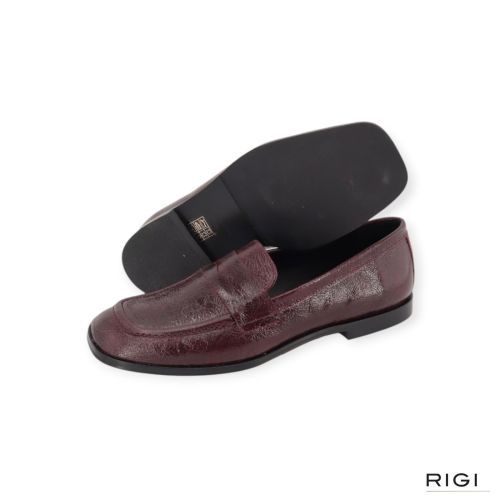 CTWLK Tevienne dames mocassin in bordeaux lak leer. CTWLK Tevienne dames mocassin in bordeaux lak leer.