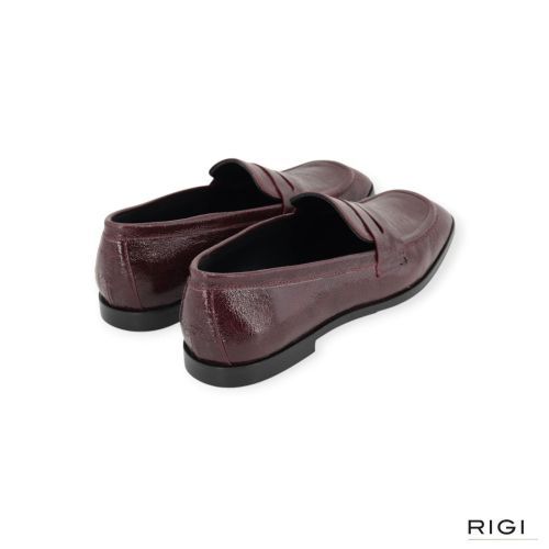 CTWLK Tevienne dames mocassin in bordeaux lak leer. CTWLK Tevienne dames mocassin in bordeaux lak leer.