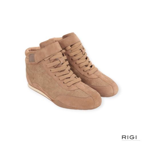 Cycleur De Luxe Canna sneaker voor dames in beige suède met ponyvel. Cycleur De Luxe Canna sneaker voor dames in beige suède met ponyvel.