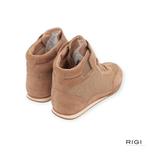 Cycleur De Luxe Canna sneaker voor dames in beige suède met ponyvel. Cycleur De Luxe Canna sneaker voor dames in beige suède met ponyvel.