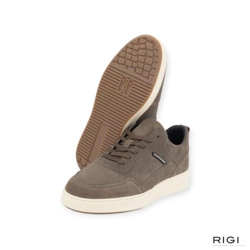 Sneaker Aubisque NB1 van Cycleur De Luxe voor heren. Deze sneaker is in blauw met grijs geperforeerd suède afgewerkt met stiksels. Heeft een aangename buitenzool met een uitneembare binnenzool. Dit model tailleert normaal van pasvorm. Sneaker Aubisque NB1 van Cycleur De Luxe voor heren. Deze sneaker is in blauw met grijs geperforeerd suède afgewerkt met stiksels. Heeft een aangename buitenzool met een uitneembare binnenzool. Dit model tailleert normaal van pasvorm.