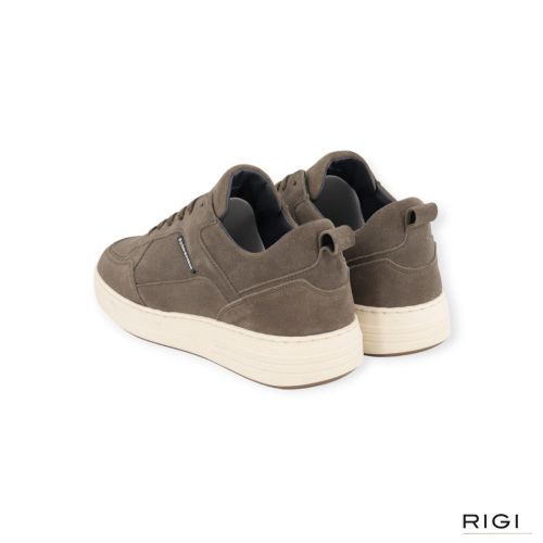 Sneaker Aubisque NB1 van Cycleur De Luxe voor heren. Deze sneaker is in blauw met grijs geperforeerd suède afgewerkt met stiksels. Heeft een aangename buitenzool met een uitneembare binnenzool. Dit model tailleert normaal van pasvorm. Sneaker Aubisque NB1 van Cycleur De Luxe voor heren. Deze sneaker is in blauw met grijs geperforeerd suède afgewerkt met stiksels. Heeft een aangename buitenzool met een uitneembare binnenzool. Dit model tailleert normaal van pasvorm.
