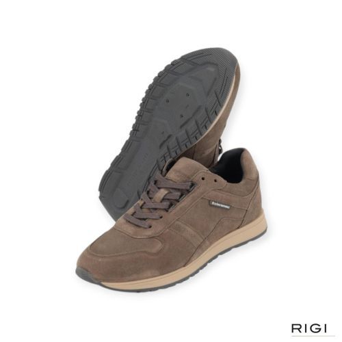 Cycleur De Luxe Jog V2 sneaker voor heren in taupe, walnut suède. Cycleur De Luxe Jog V2 sneaker voor heren in taupe, walnut suède.