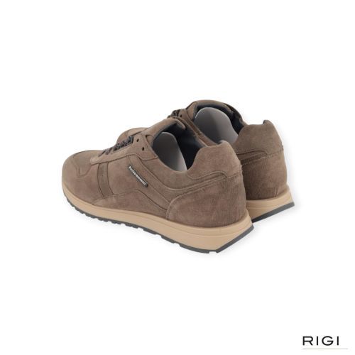 Cycleur De Luxe Jog V2 sneaker voor heren in taupe, walnut suède. Cycleur De Luxe Jog V2 sneaker voor heren in taupe, walnut suède.