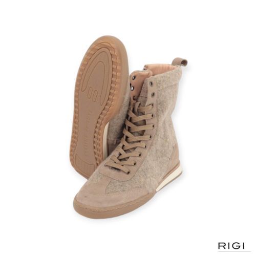 Cycleur De Luxe Nobilis sneaker, enkellaars in beige suède met wol voor dames. Cycleur De Luxe Nobilis sneaker, enkellaars in beige suède met wol voor dames.