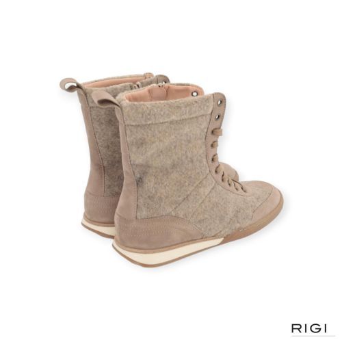 Cycleur De Luxe Nobilis sneaker, enkellaars in beige suède met wol voor dames. Cycleur De Luxe Nobilis sneaker, enkellaars in beige suède met wol voor dames.