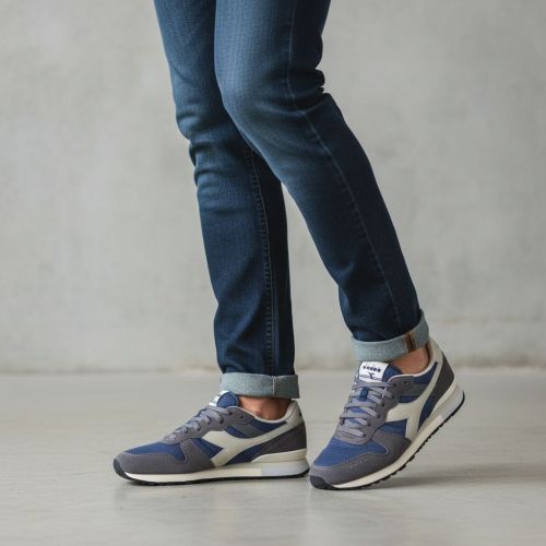 Diadora Camaron M2 sneaker in blauw met wit.