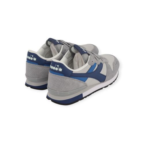 Diadora Camara M2 in grijs / blauw voor heren. Diadora Camara M2 in grijs / blauw voor heren.