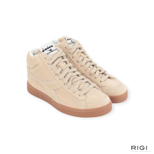Diadora Game High Suède enkel sneaker in beige suède voor dames. Diadora Game High Suède enkel sneaker in beige suède voor dames.