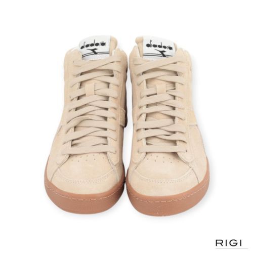 Diadora Game High Suède enkel sneaker in beige suède voor dames. Diadora Game High Suède enkel sneaker in beige suède voor dames.