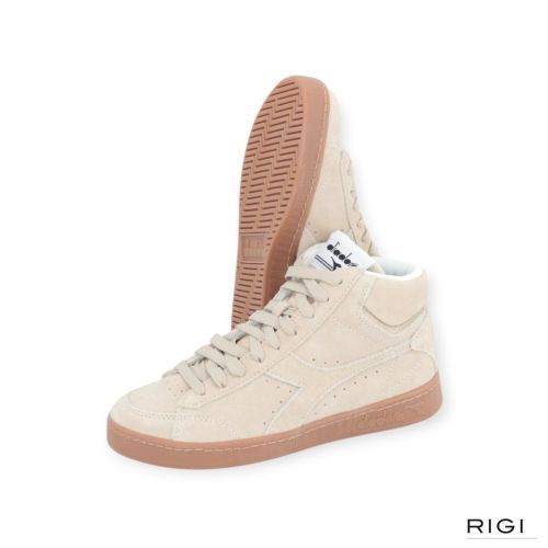 Diadora Game High Suède enkel sneaker in beige suède voor dames. Diadora Game High Suède enkel sneaker in beige suède voor dames.