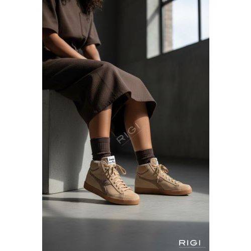 Diadora Game High Suède enkel sneaker in lichtbruinsuède voor dames. 