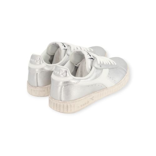 Diadora game low aura sw sneaker in zilver.