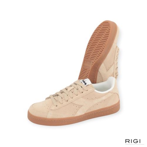 Diadora Game Low suède sneaker in beige suède voor dames. 