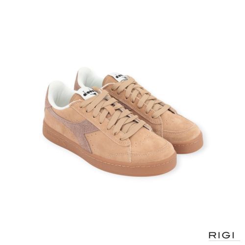 Diadora Game Low-Suède sneaker in lichtbruinsuède voor dames. 