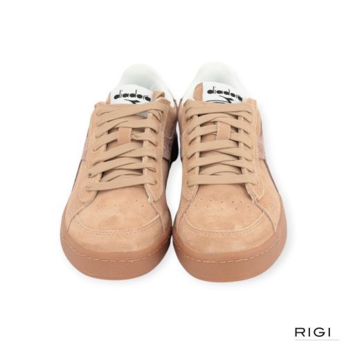 Diadora Game Low-Suède sneaker in lichtbruinsuède voor dames. 