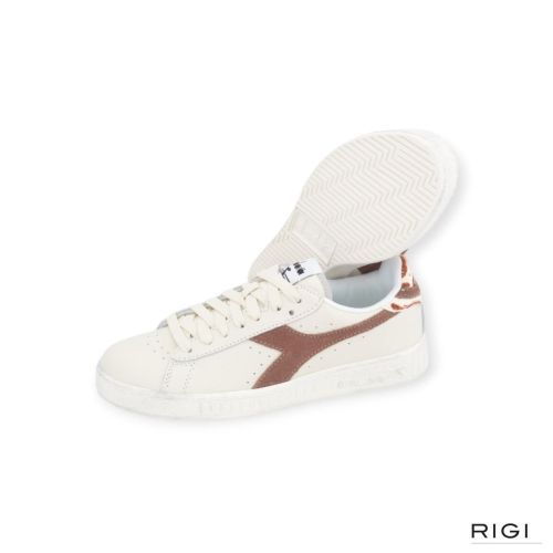 Diadora Game Low-Wild sneaker in offwit leer met bruin suède voor dames. 