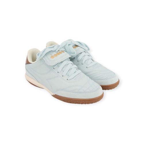 Diadora Gold Indoor Metal dames sneaker in het licht blauw leer. Diadora Gold Indoor Metal dames sneaker in het licht blauw leer.