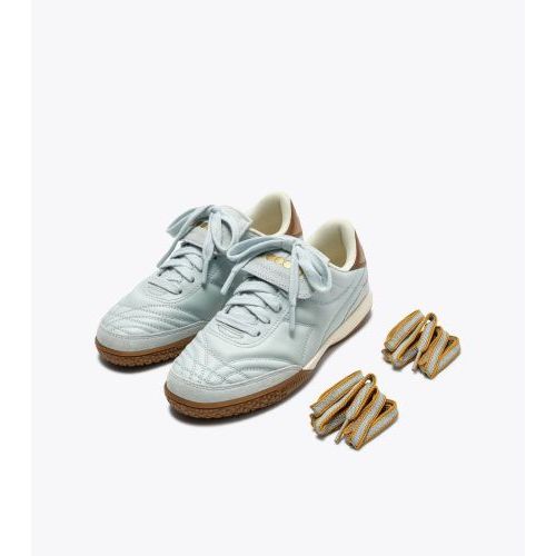 Diadora Gold Indoor Metal dames sneaker in het licht blauw leer. Diadora Gold Indoor Metal dames sneaker in het licht blauw leer.