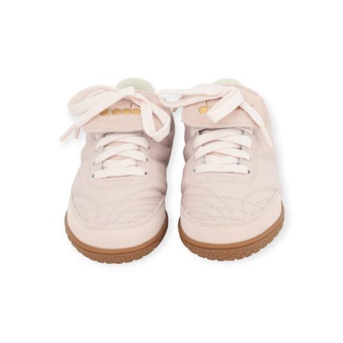 Diadora Gold Indoor Metal dames sneaker in het roze leer. Diadora Gold Indoor Metal dames sneaker in het roze leer.