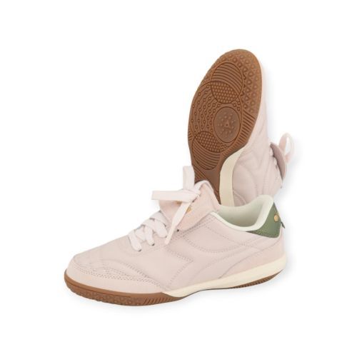 Diadora Gold Indoor Metal dames sneaker in het roze leer. Diadora Gold Indoor Metal dames sneaker in het roze leer.
