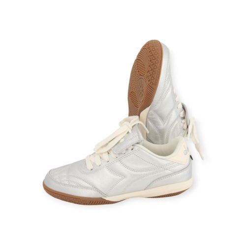 Diadora Gold Indoor Metallic zilver sneaker.
