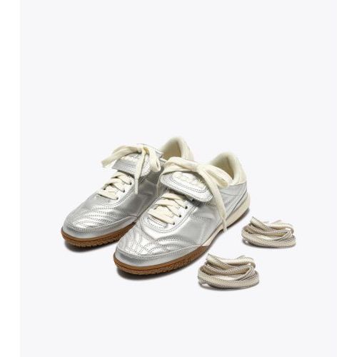 Diadora Gold Indoor Metallic zilver sneaker.