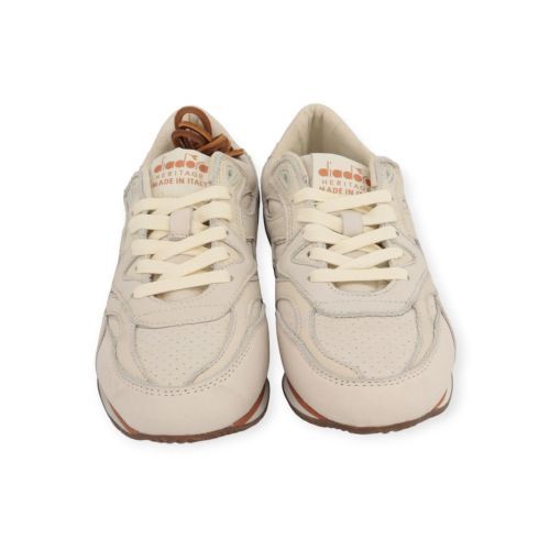 Diadora Heritage Equipe Revenge Dune Used Italie in het wit leer.