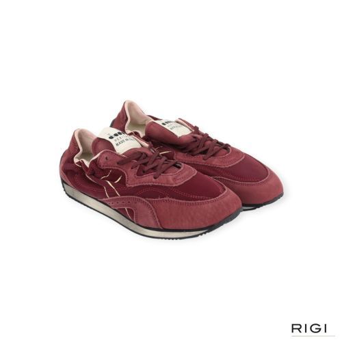 Diadora Heritage Equipe Revenge Etoile dames sneaker in bordeaux suede leer. Diadora Heritage Equipe Revenge Etoile dames sneaker in bordeaux suede leer.