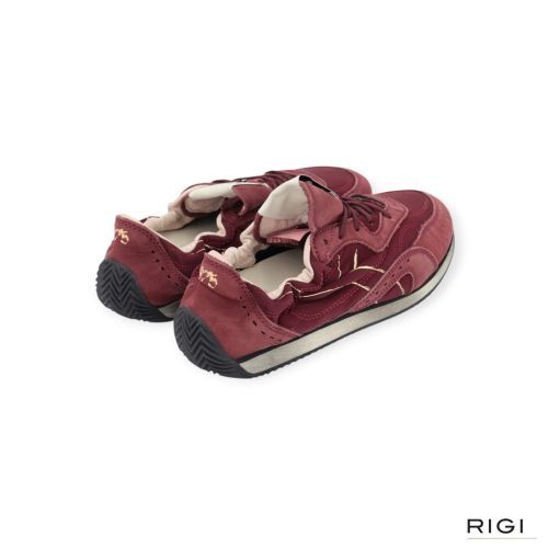 Diadora Heritage Equipe Revenge Etoile dames sneaker in bordeaux suede leer. Diadora Heritage Equipe Revenge Etoile dames sneaker in bordeaux suede leer.