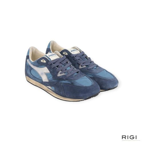 Diadora Heritage Equipe Revenge Nylon used in blauw suède met nylon voor heren. Diadora Heritage Equipe Revenge Nylon used in blauw suède met nylon voor heren.