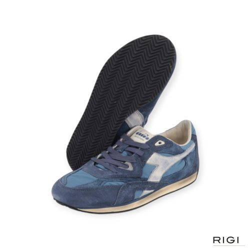 Diadora Heritage Equipe Revenge Nylon used in blauw suède met nylon voor heren. Diadora Heritage Equipe Revenge Nylon used in blauw suède met nylon voor heren.