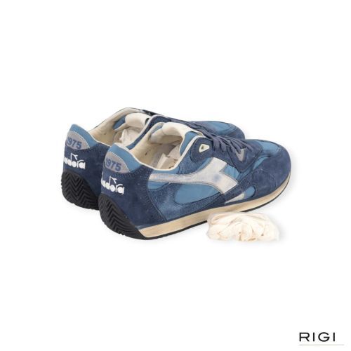 Diadora Heritage Equipe Revenge Nylon used in blauw suède met nylon voor heren. Diadora Heritage Equipe Revenge Nylon used in blauw suède met nylon voor heren.