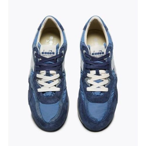 Diadora Heritage Equipe Revenge Nylon used in blauw suède met nylon voor heren. Diadora Heritage Equipe Revenge Nylon used in blauw suède met nylon voor heren.
