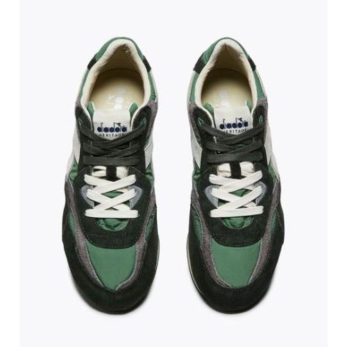 Diadora Heritage Equipe Revenge Nylon used in groen suède met nylon voor heren. Diadora Heritage Equipe Revenge Nylon used in groen suède met nylon voor heren.