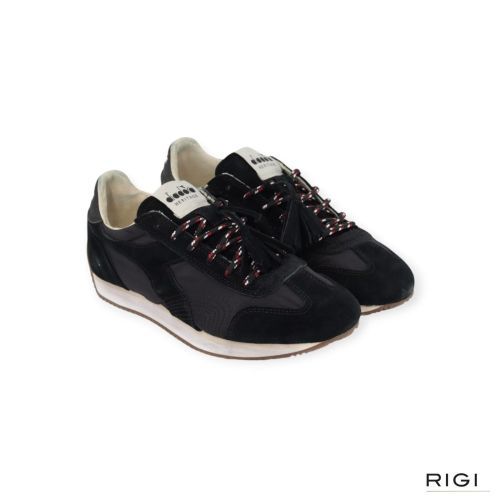 Diadora Heritage Equipe Used dames sneaker in zwart suede. Diadora Heritage Equipe Used dames sneaker in zwart suede.